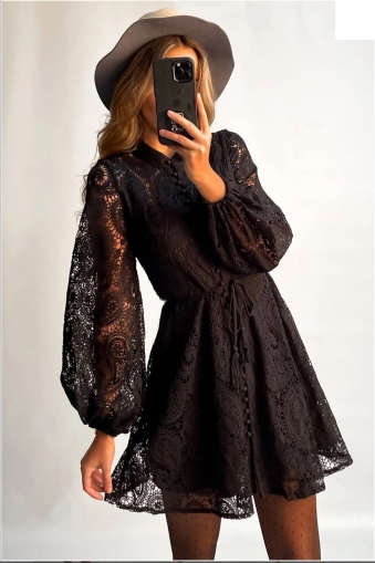 Елегантна дантелена рокля в черно 