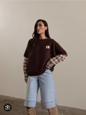 Кафява блуза с каре ръкави 