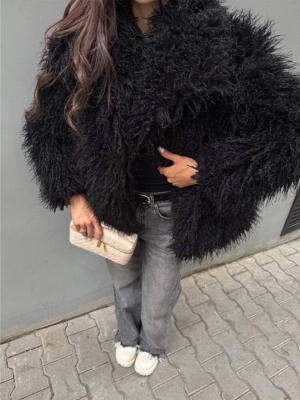 Късо пухкаво палто в черно