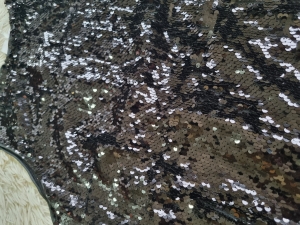 Паетена роклю в черно 