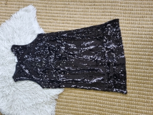 Паетена роклю в черно 